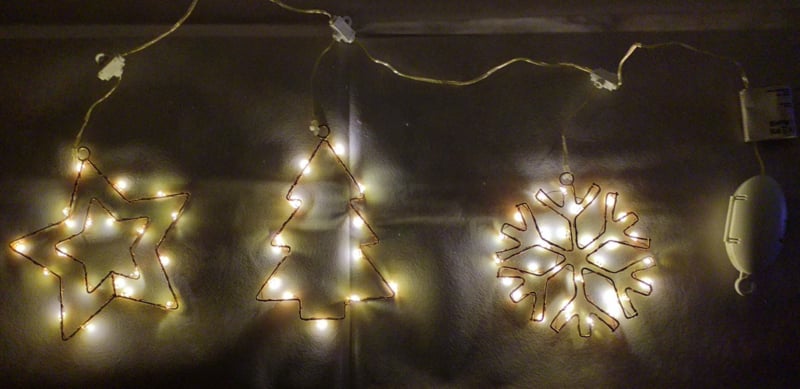Lichtsnoer met kerstster, kerstboom en sneeuwvlokje 90cm
[mwwsrc:74e55e2da105c1c1bd1bdf71b74fe90d9843412c.jpg]