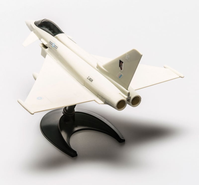 Airfix Typhoon J6002
[mwwsrc:b2d941403c353b29c19164c73c32e10c1b4259e4.jpg]