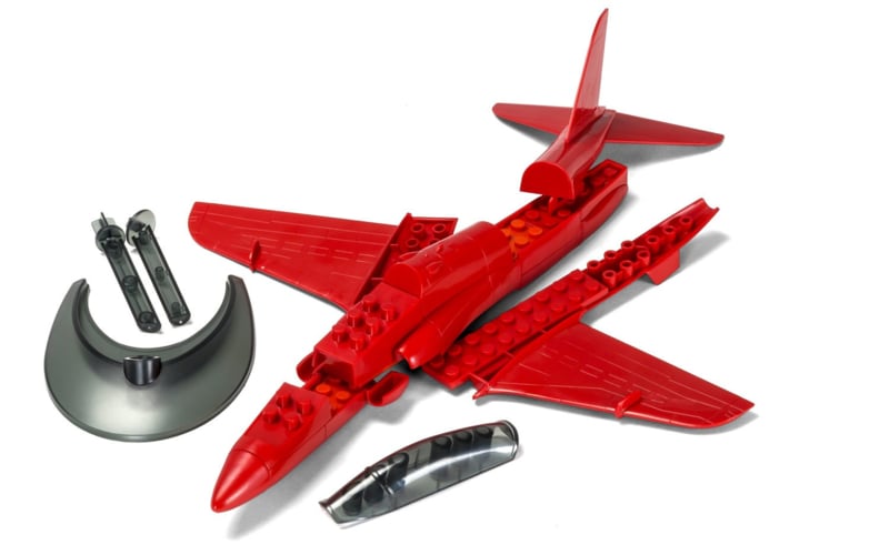 Airfix RAF Red Arrows Hawk J6018
[mwwsrc:c65e17a56fae0c5faf0853f6dffd43f1a77019ac.jpg]