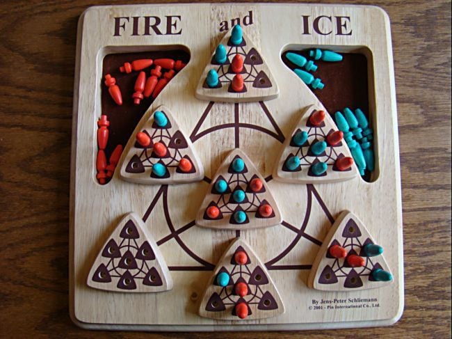 Vuur en Ijs, Fire and Ice Pin Toy
[mwwsrc:f2f663a5960930657dfe63d0240938d6d8efabd6.jpg]